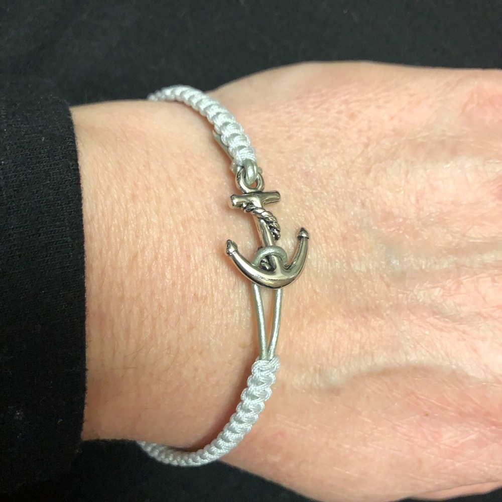 Anchor bracelet